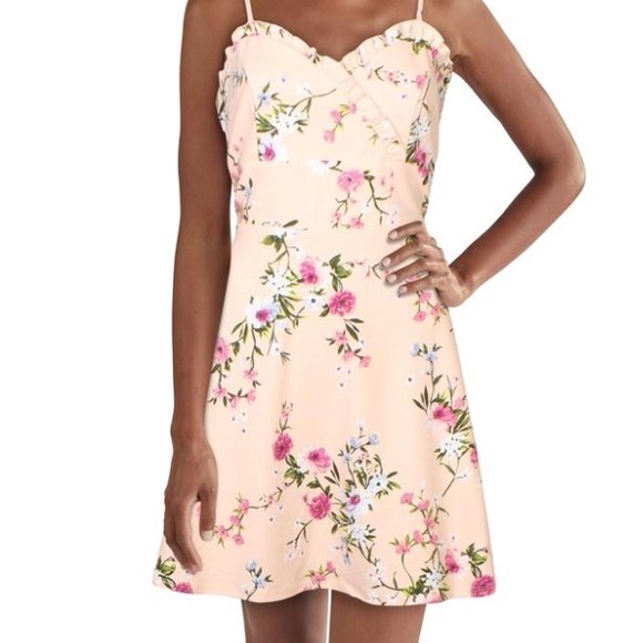 Women’s small pink floral mini dress from Francesca‘s - Picture 2 of 7